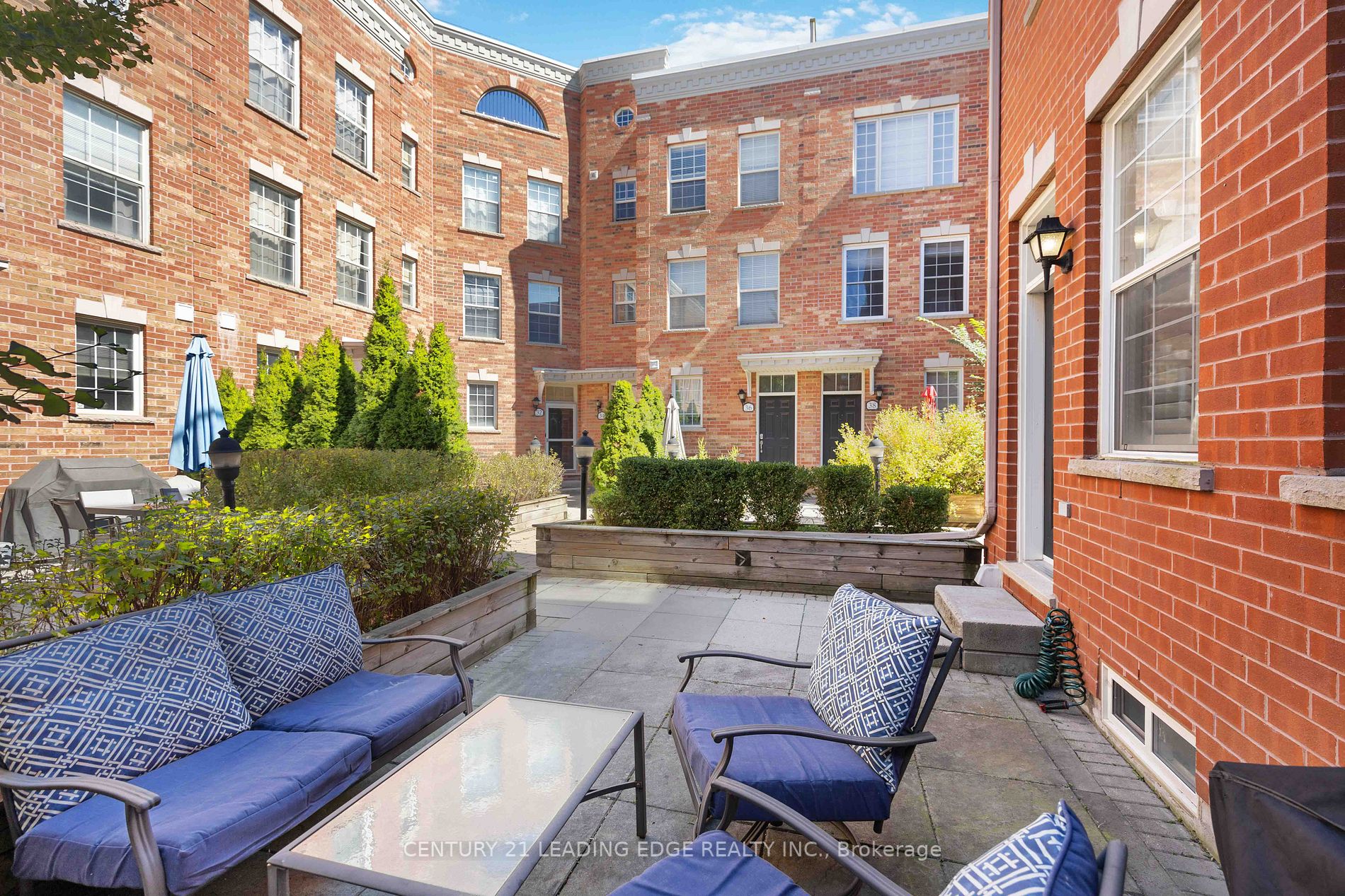 1 FAIRHEAD Mews