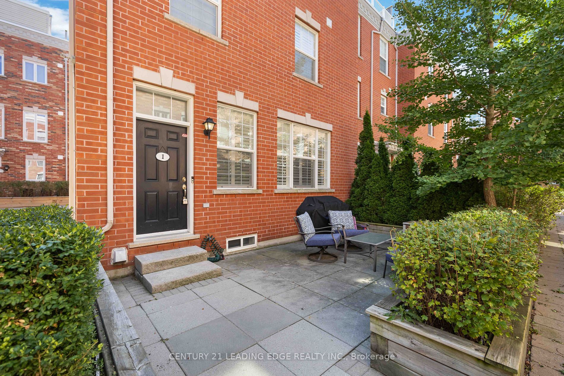 1 FAIRHEAD Mews