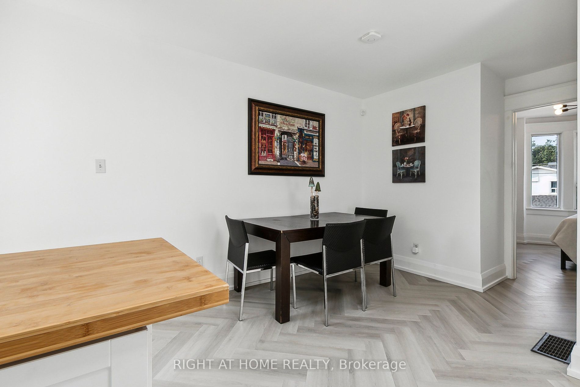 1055 Woodbine Ave