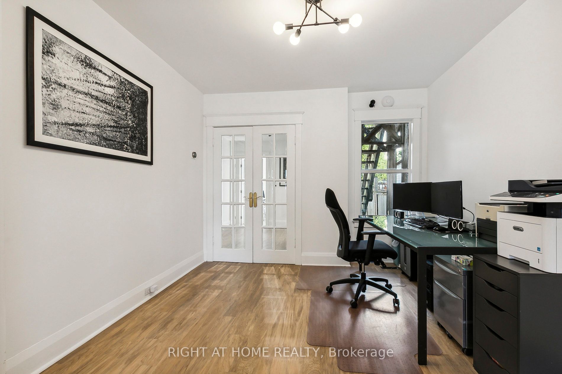 1055 Woodbine Ave