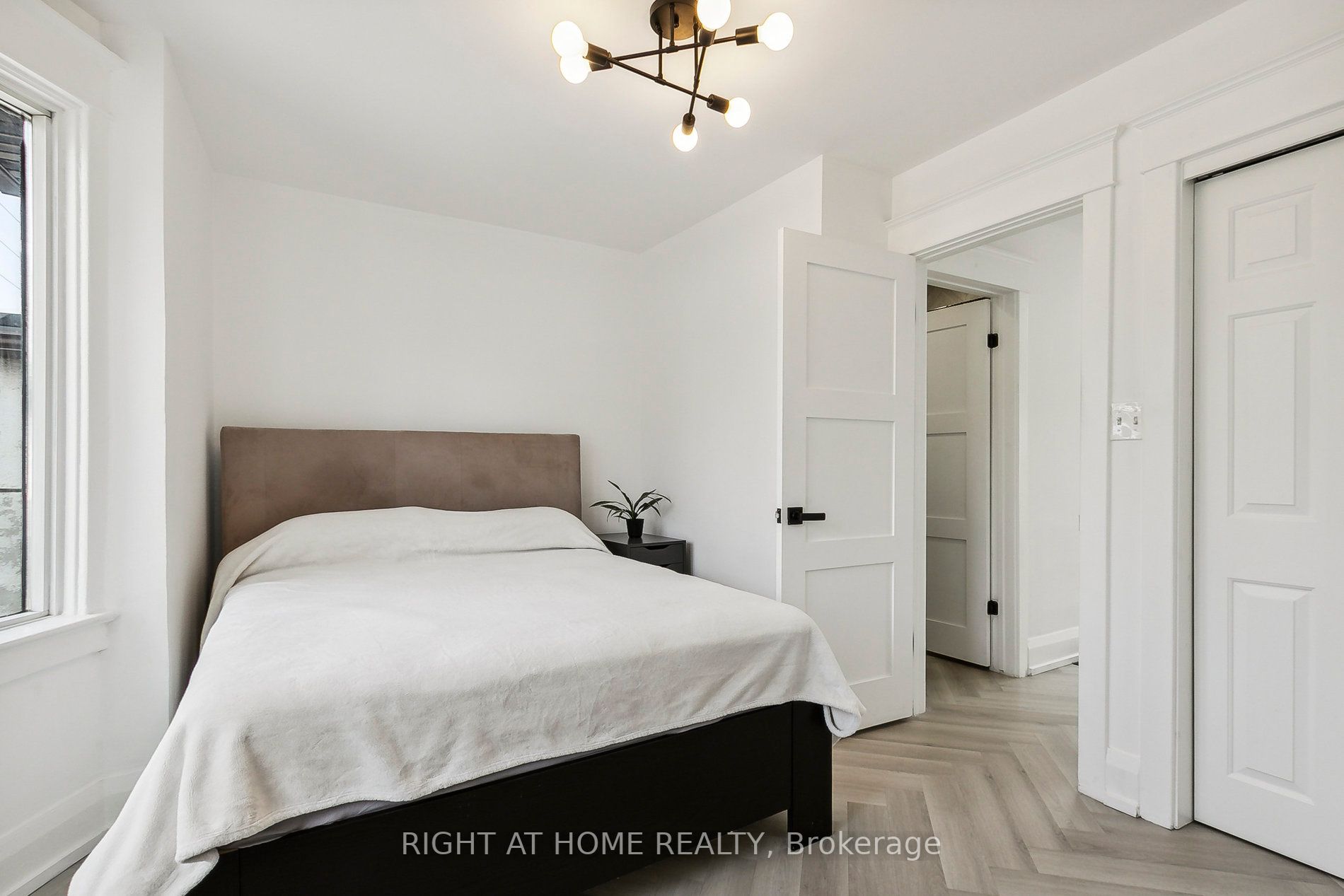 1055 Woodbine Ave