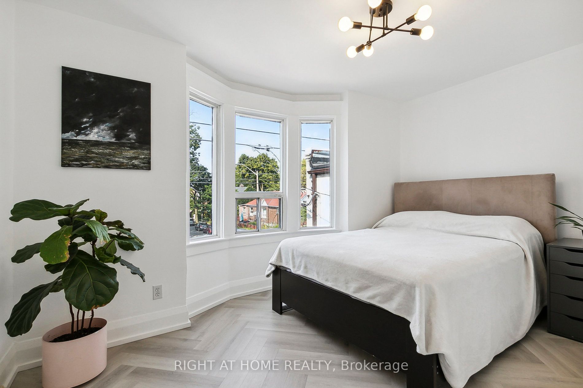 1055 Woodbine Ave