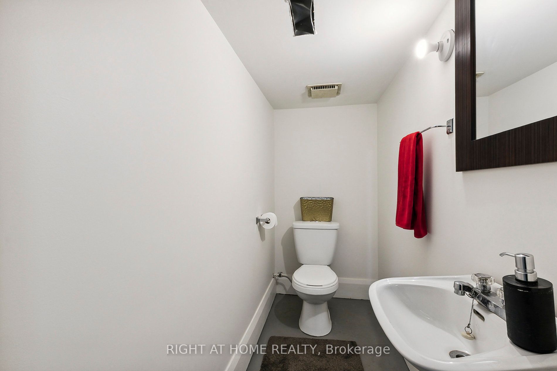 1055 Woodbine Ave
