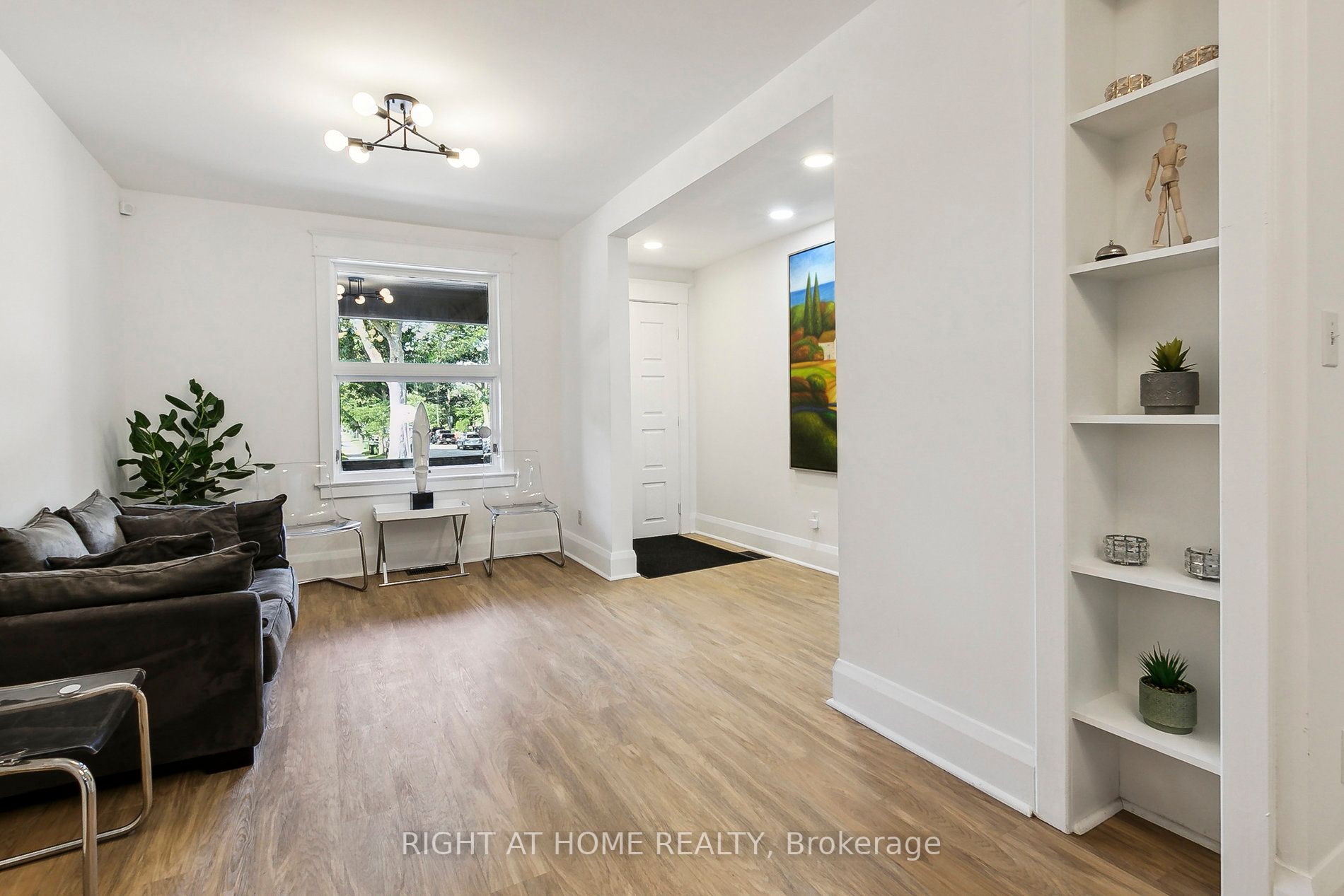 1055 Woodbine Ave