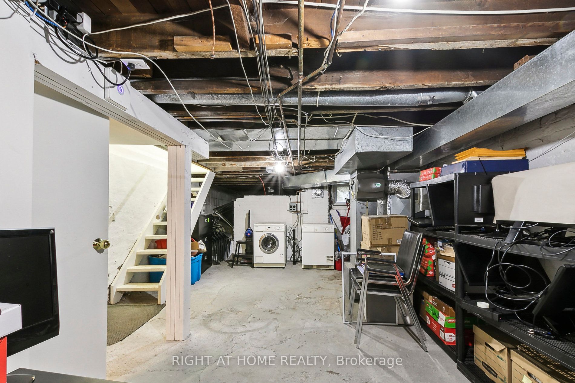 1055 Woodbine Ave