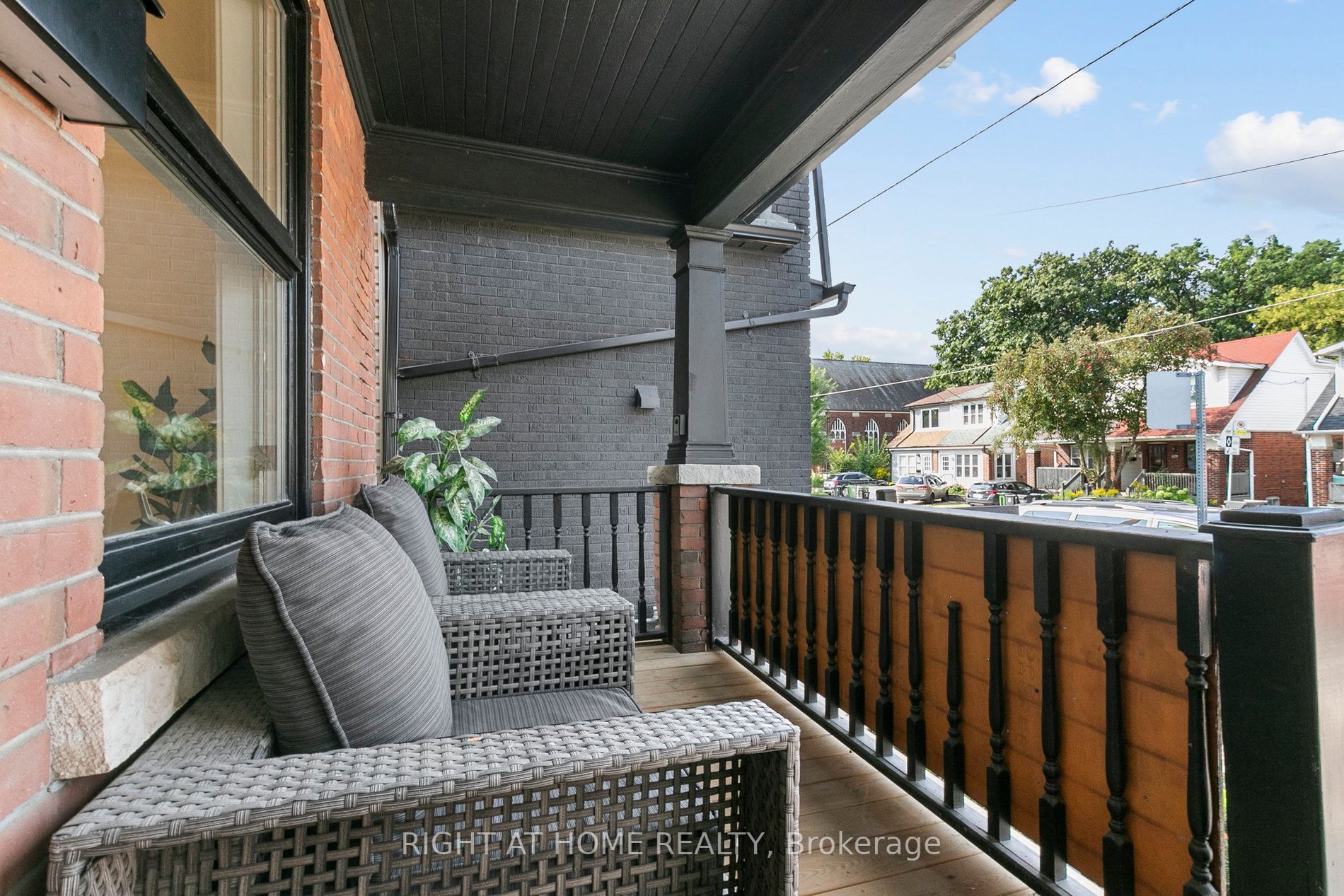 1055 Woodbine Ave