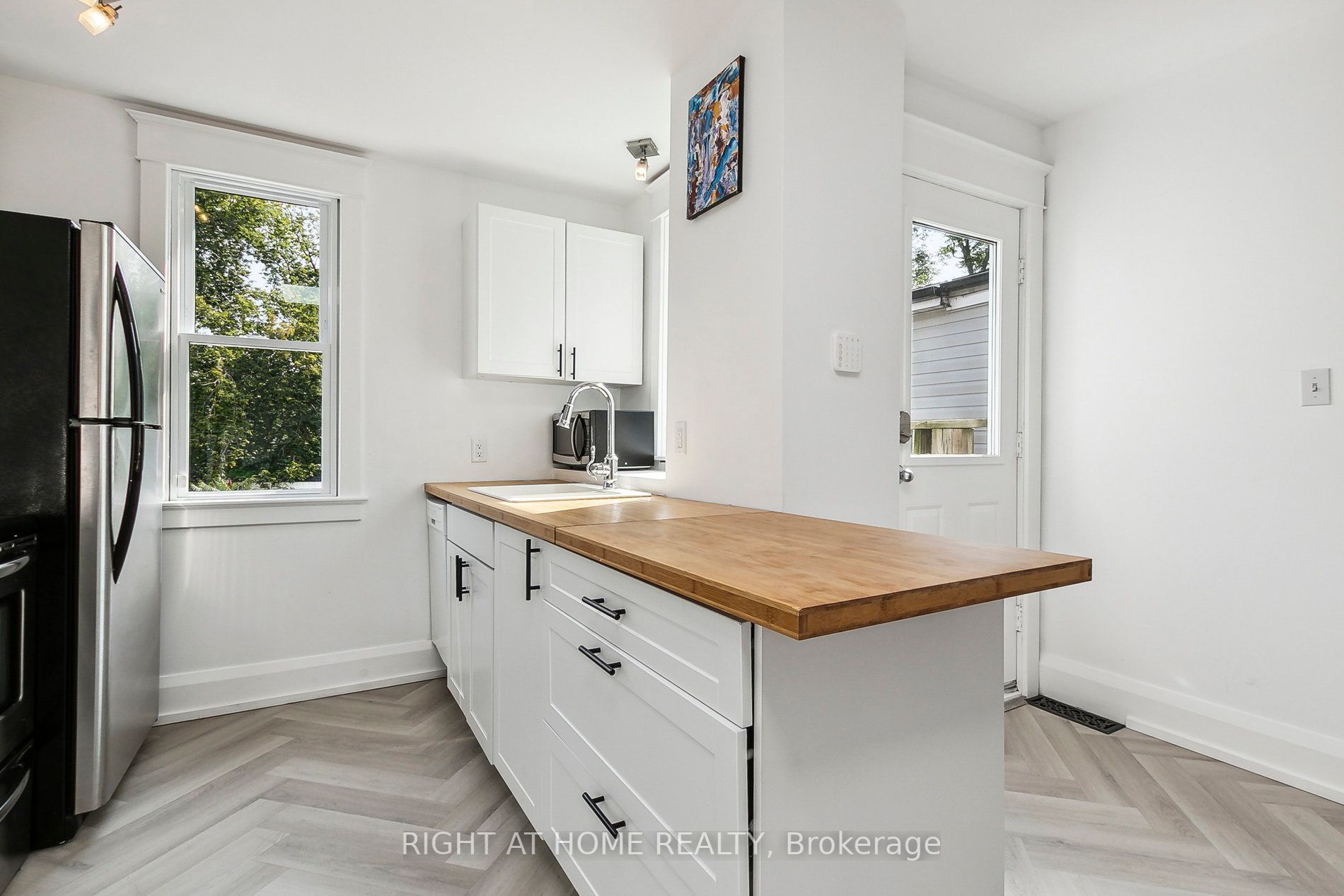 1055 Woodbine Ave