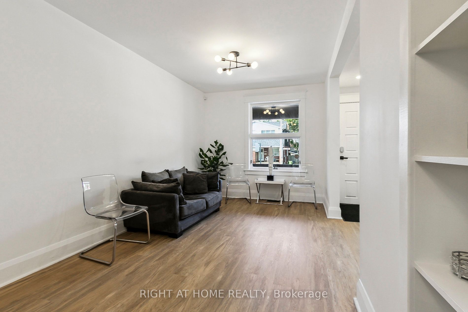 1055 Woodbine Ave