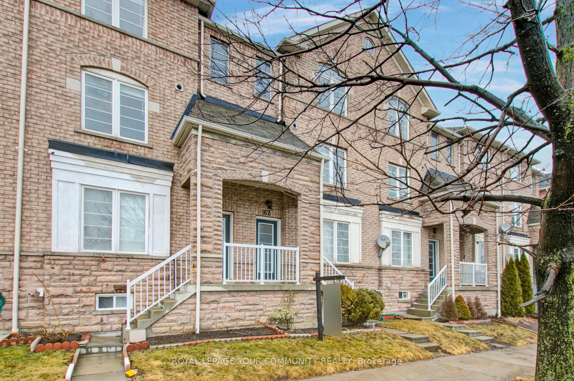 162 Bayly Street W