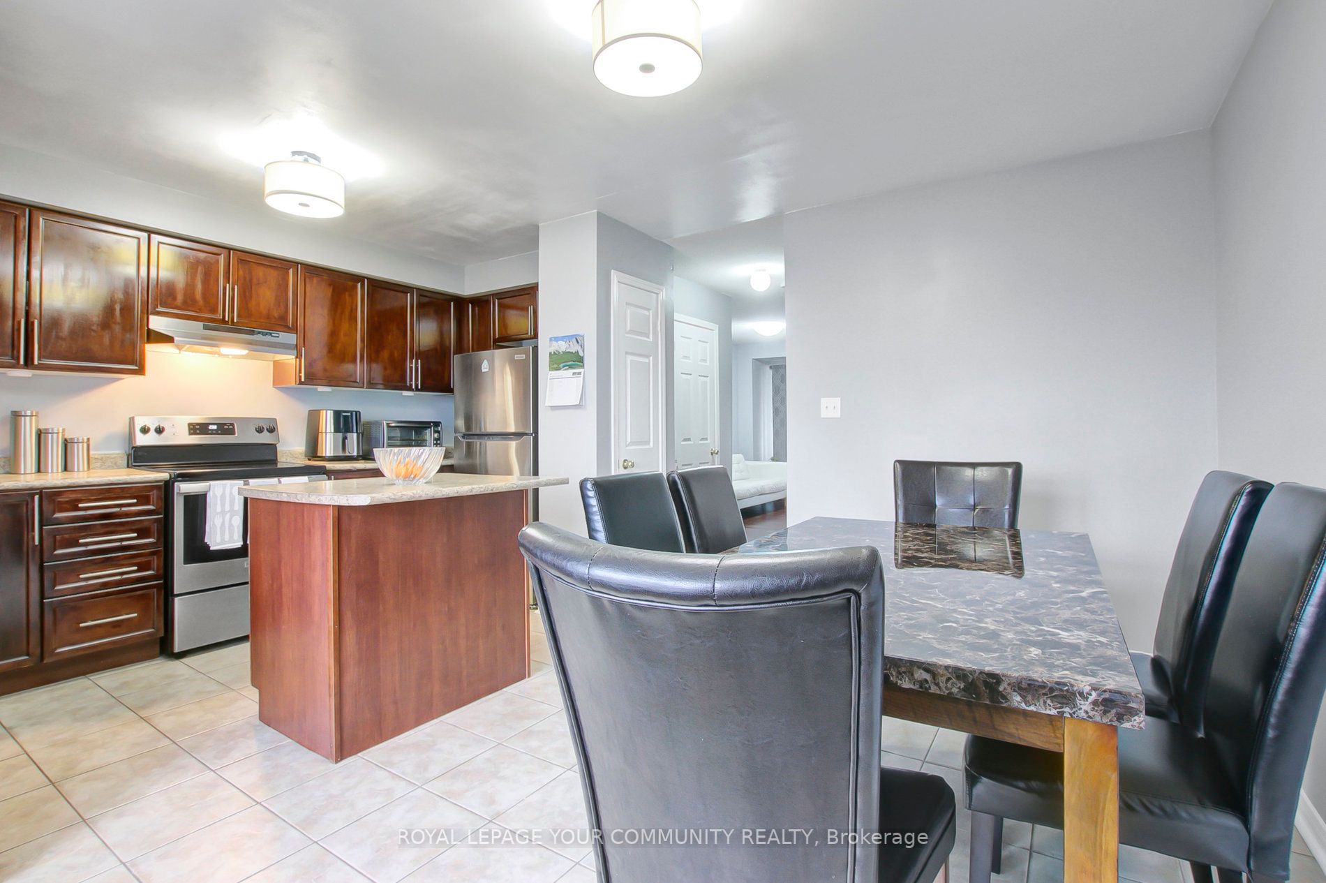 162 Bayly Street W