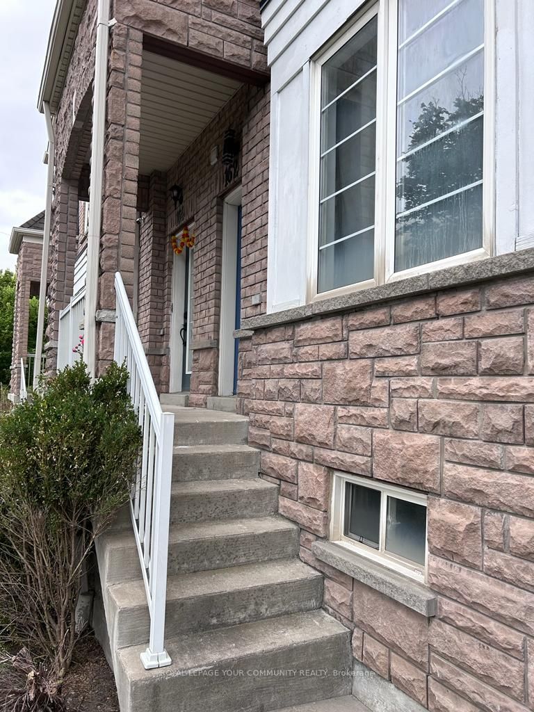 162 Bayly Street W
