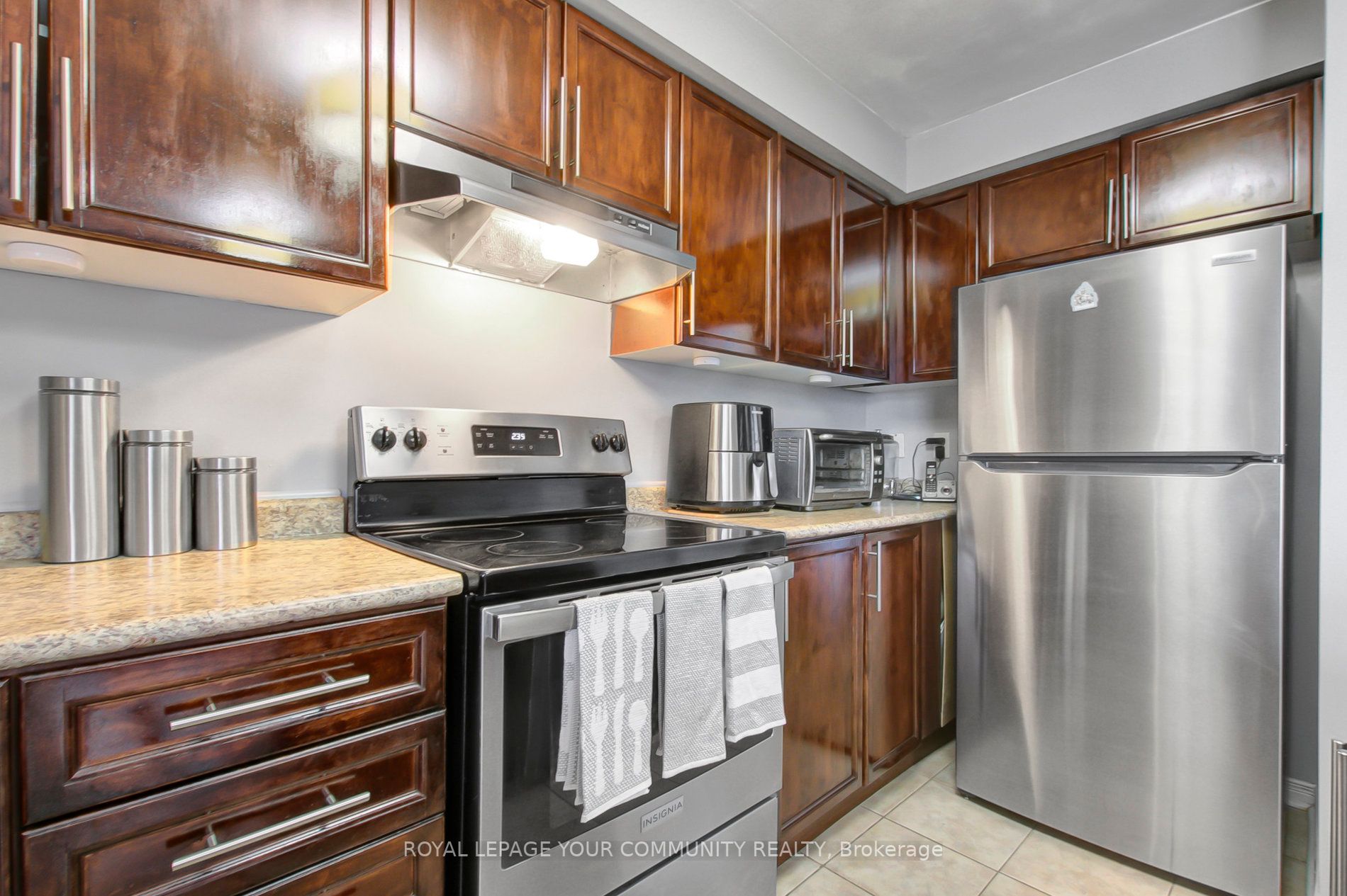 162 Bayly Street W