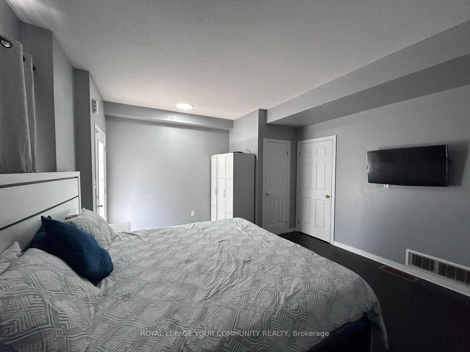 162 Bayly Street W