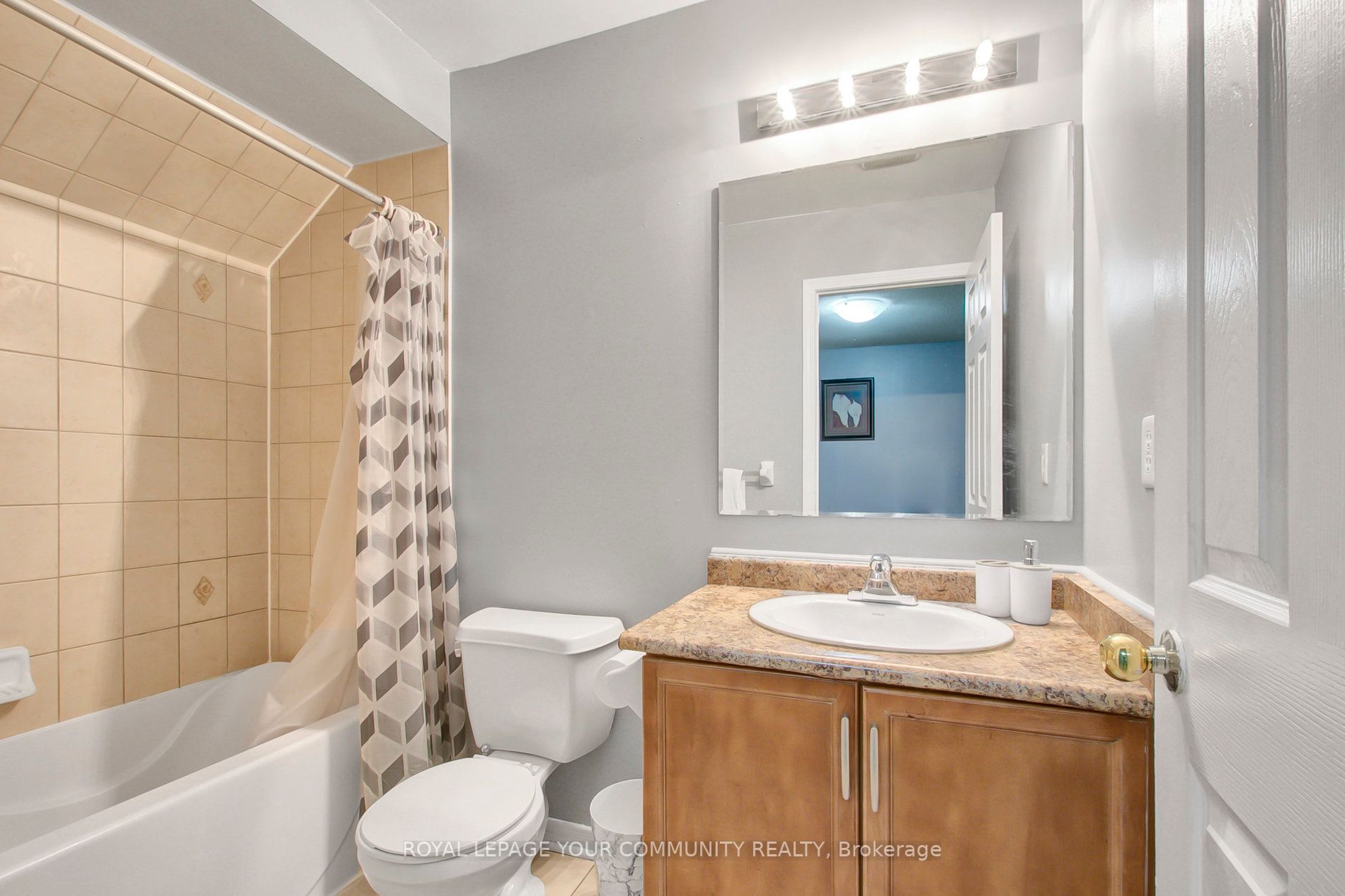 162 Bayly Street W