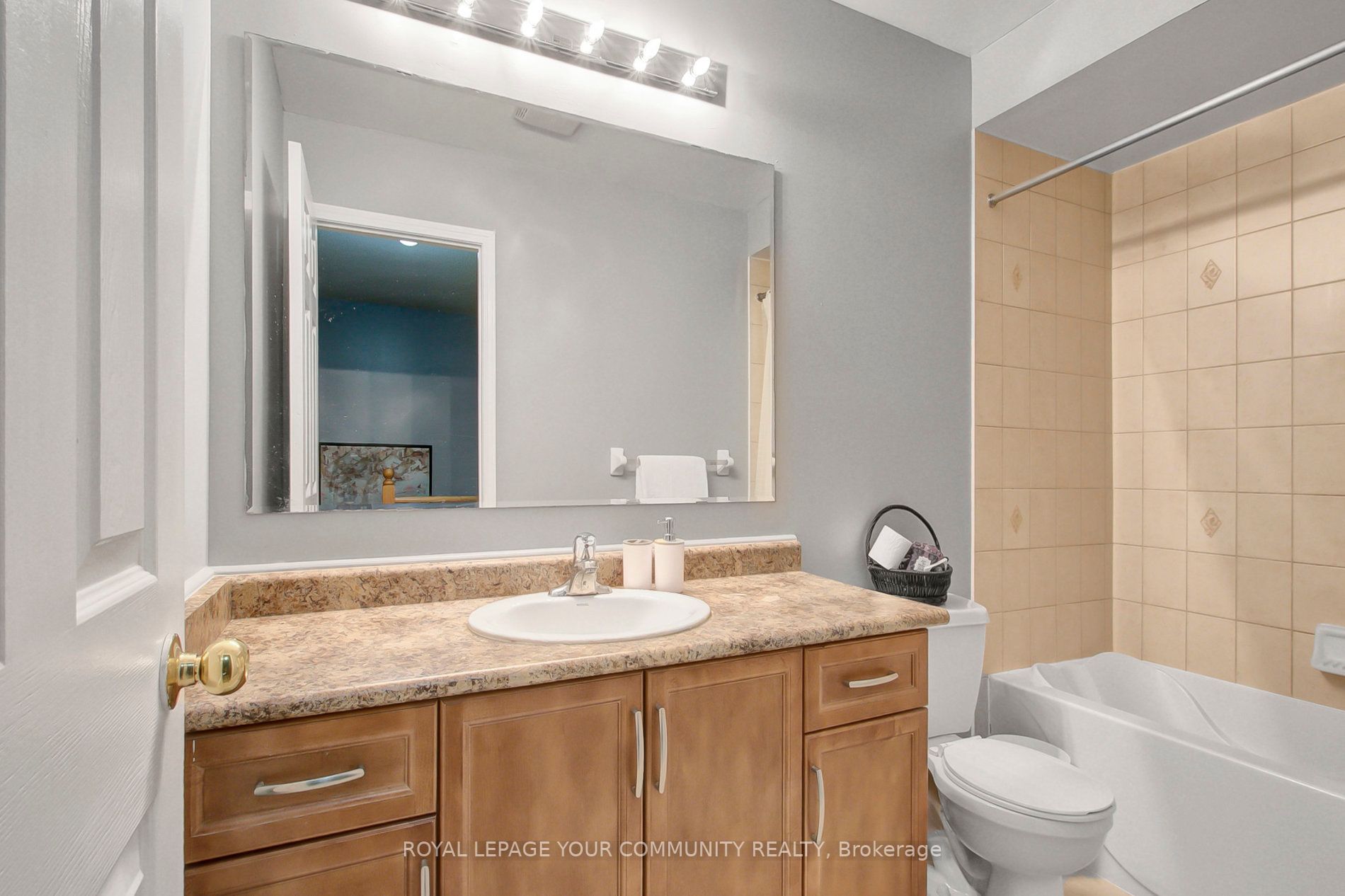 162 Bayly Street W