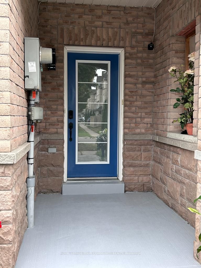 162 Bayly Street W