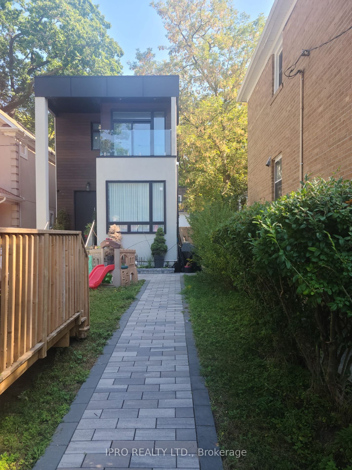 75 Kenilworth Ave