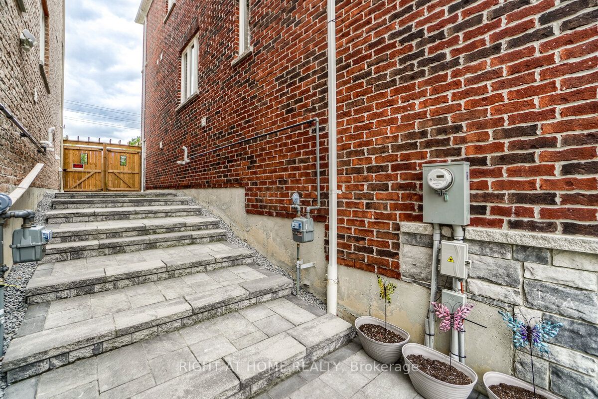 2105 Brock Rd