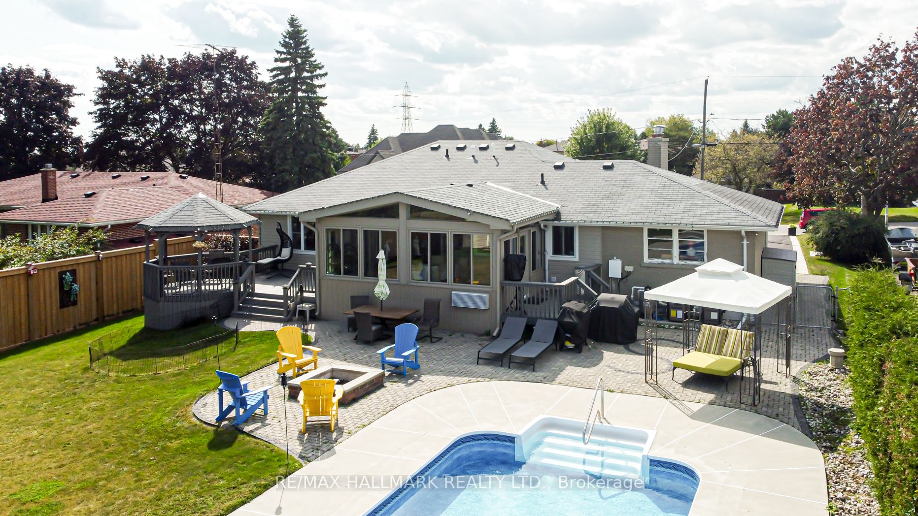51 Elizabeth Crescent S