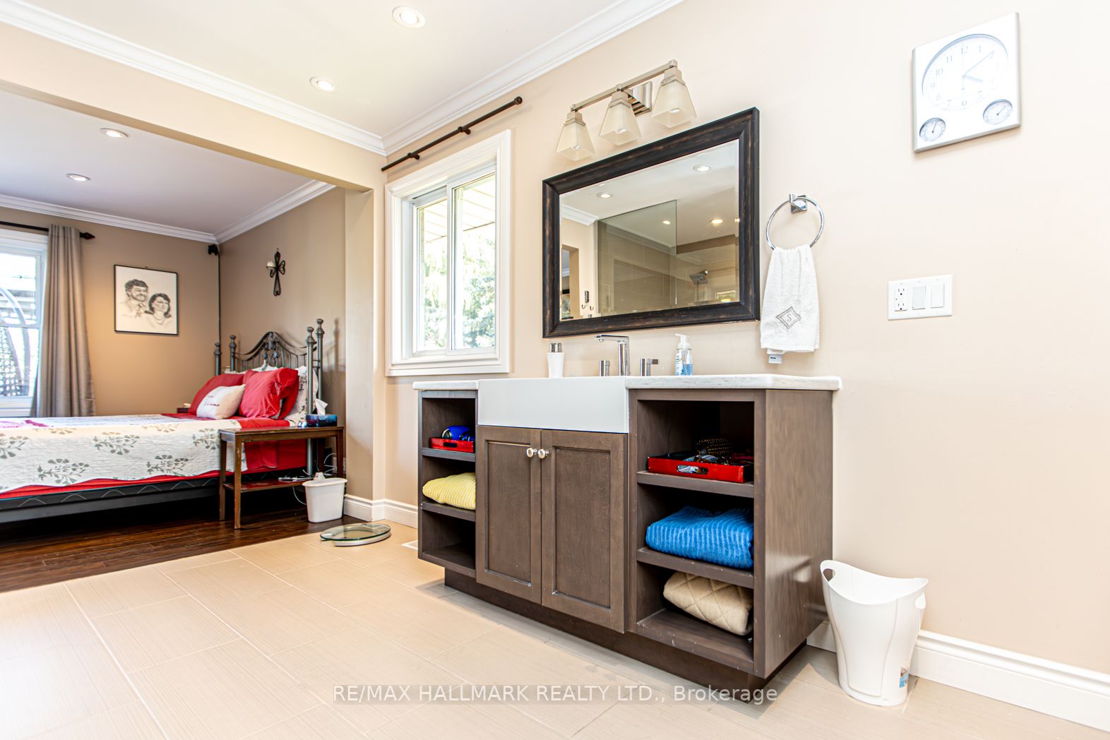 51 Elizabeth Crescent S