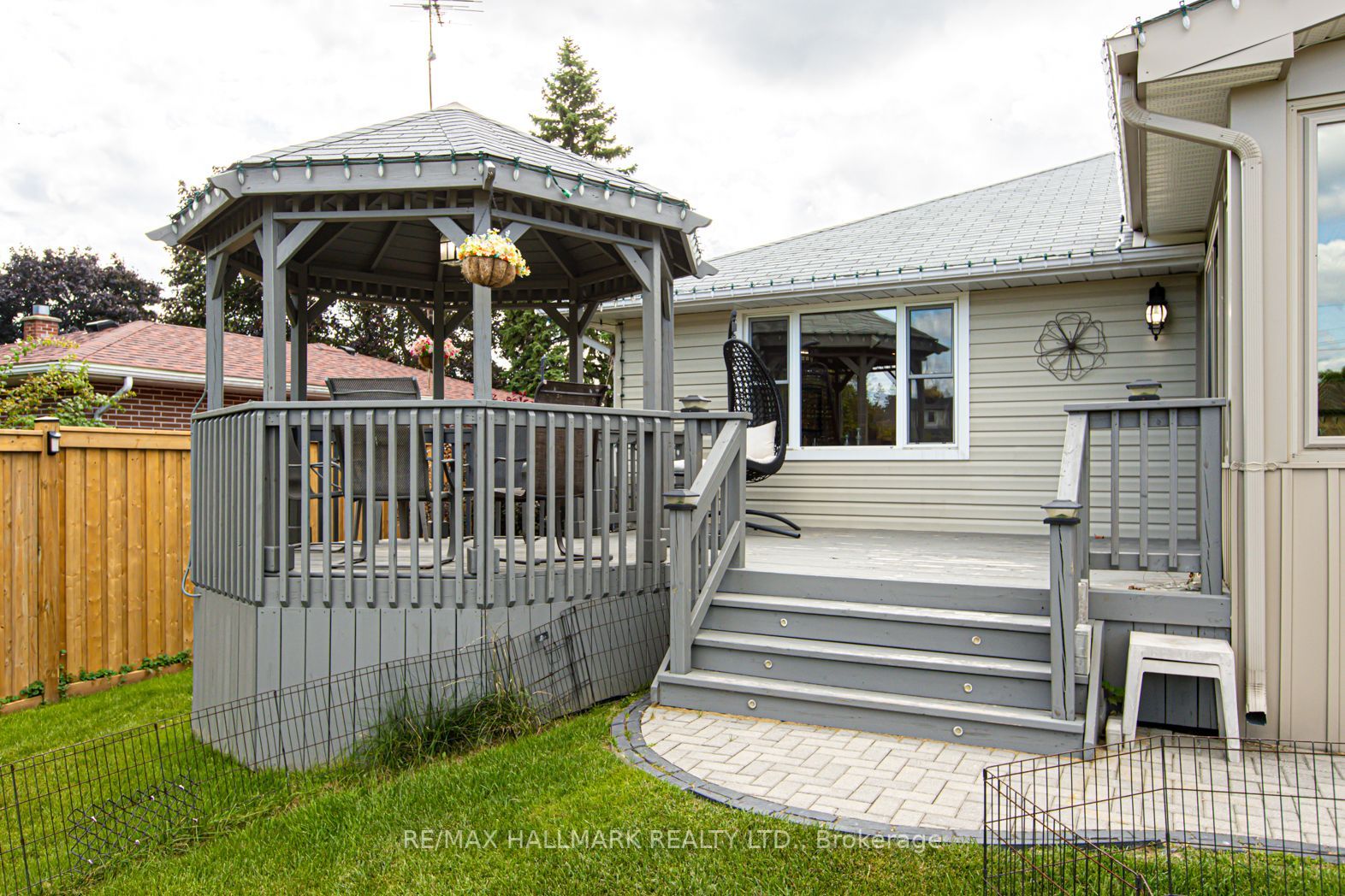51 Elizabeth Crescent S