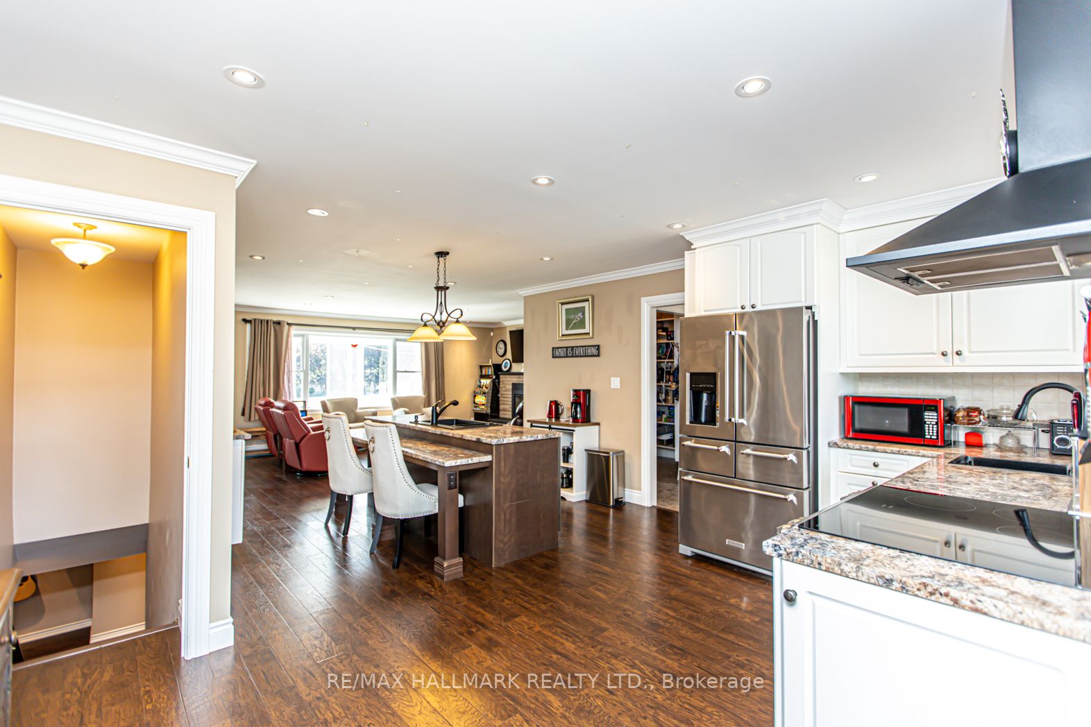 51 Elizabeth Crescent S