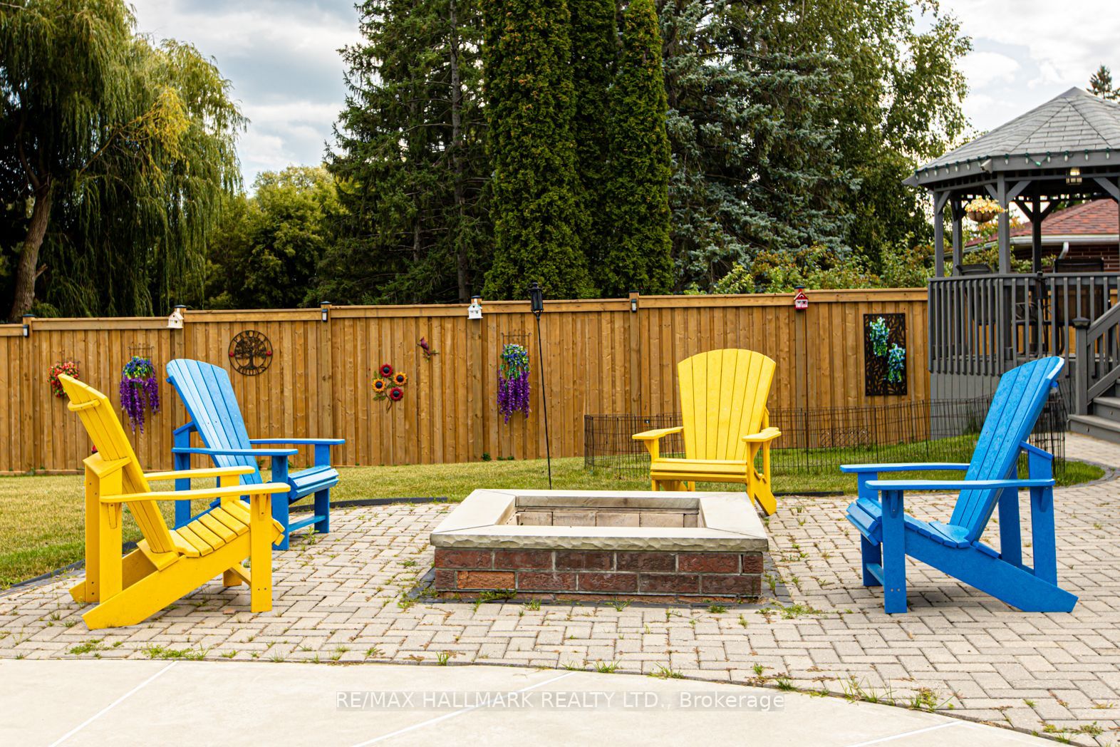 51 Elizabeth Crescent S