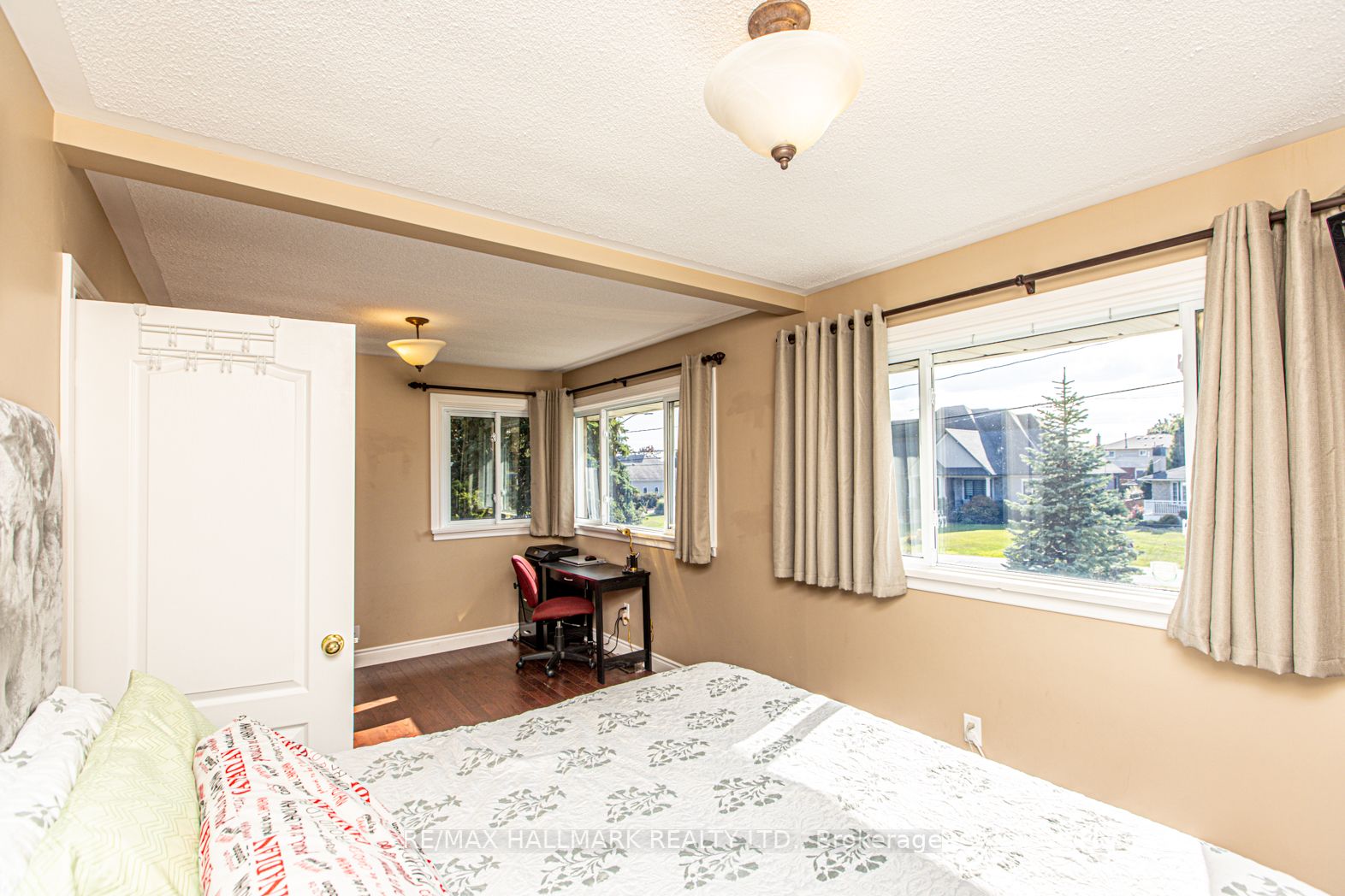 51 Elizabeth Crescent S