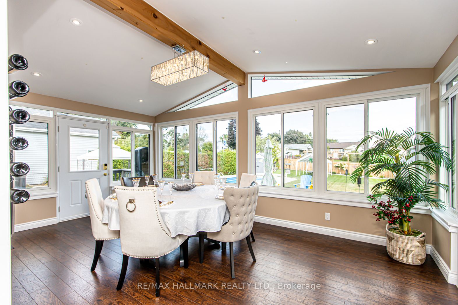 51 Elizabeth Crescent S