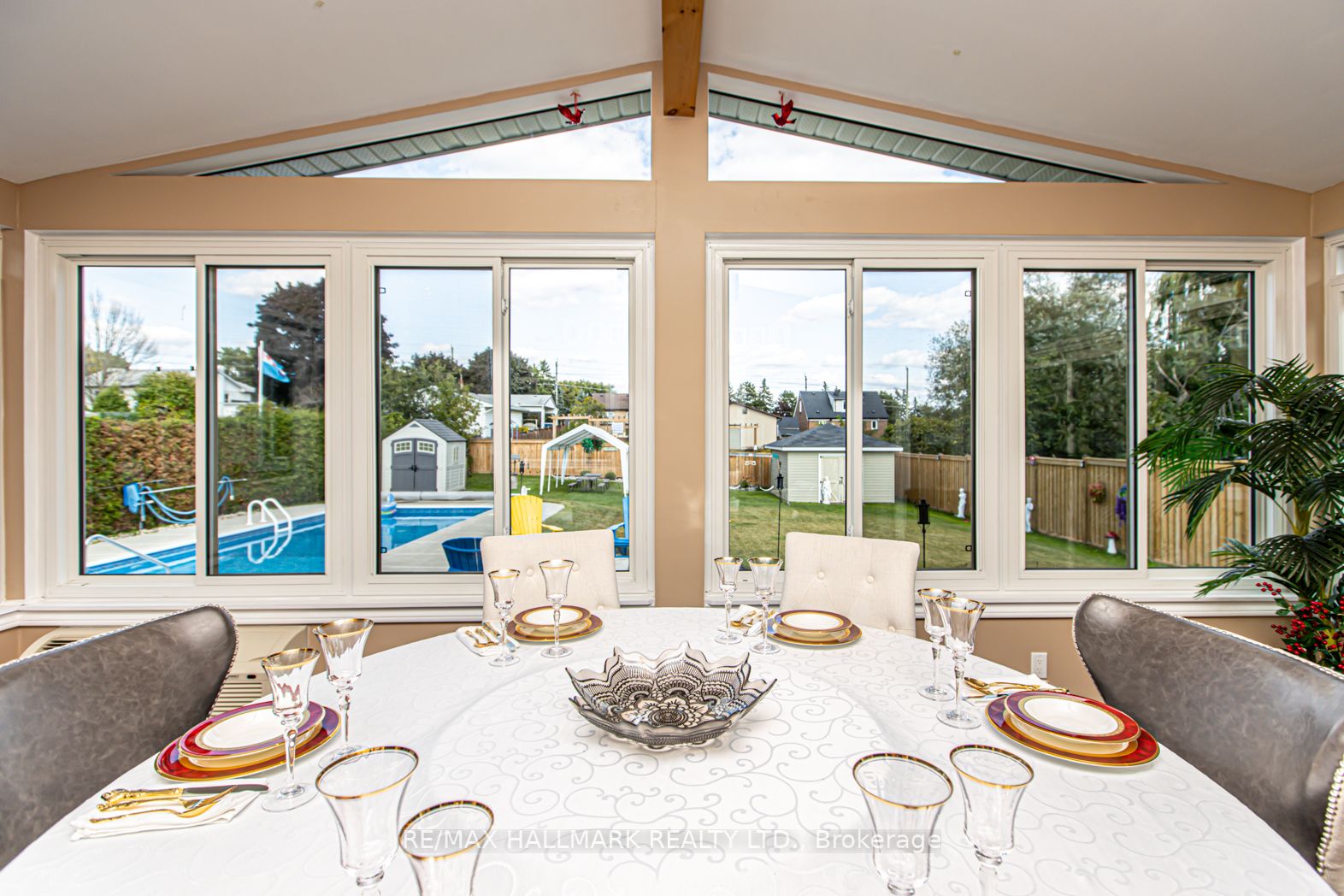 51 Elizabeth Crescent S