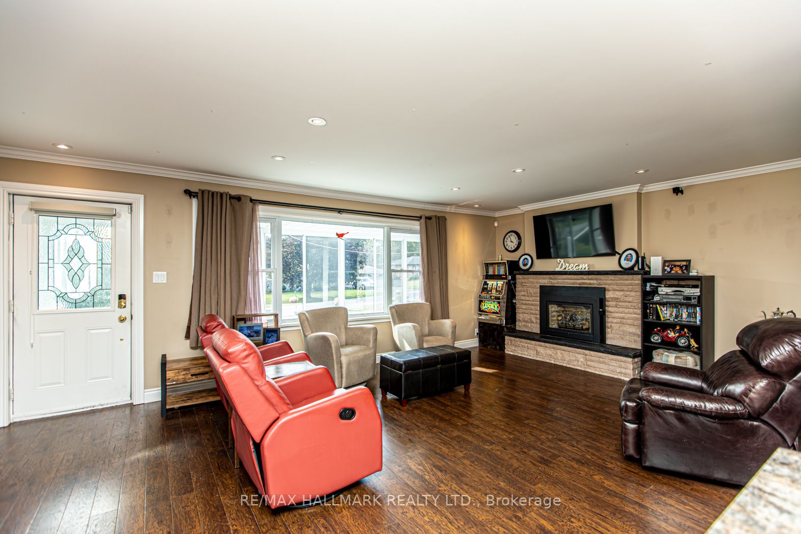 51 Elizabeth Crescent S