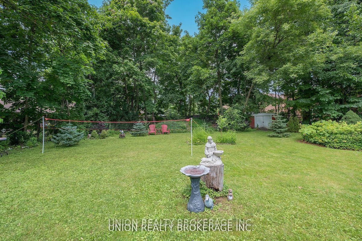 64 Dunstall Cres