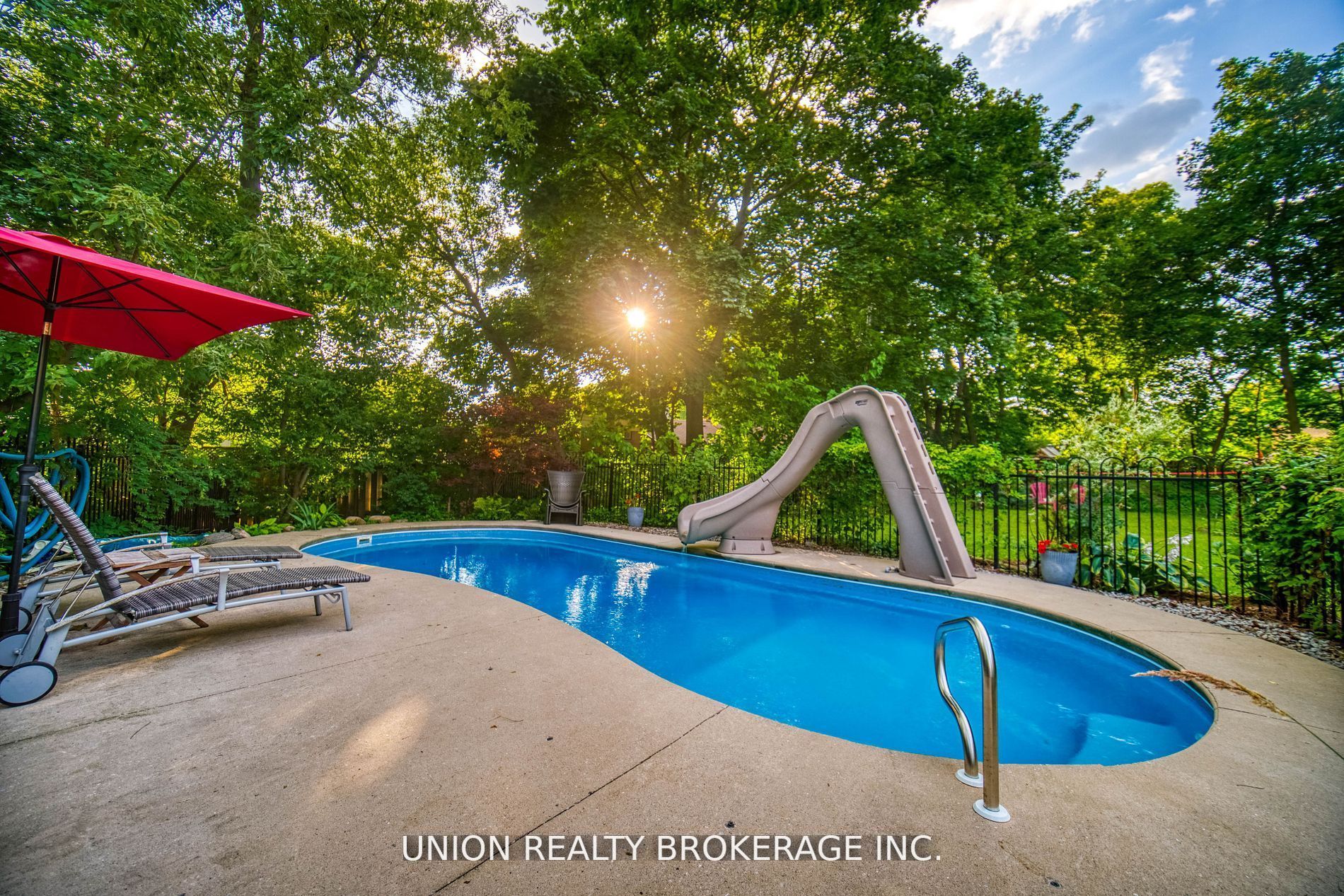 64 Dunstall Cres