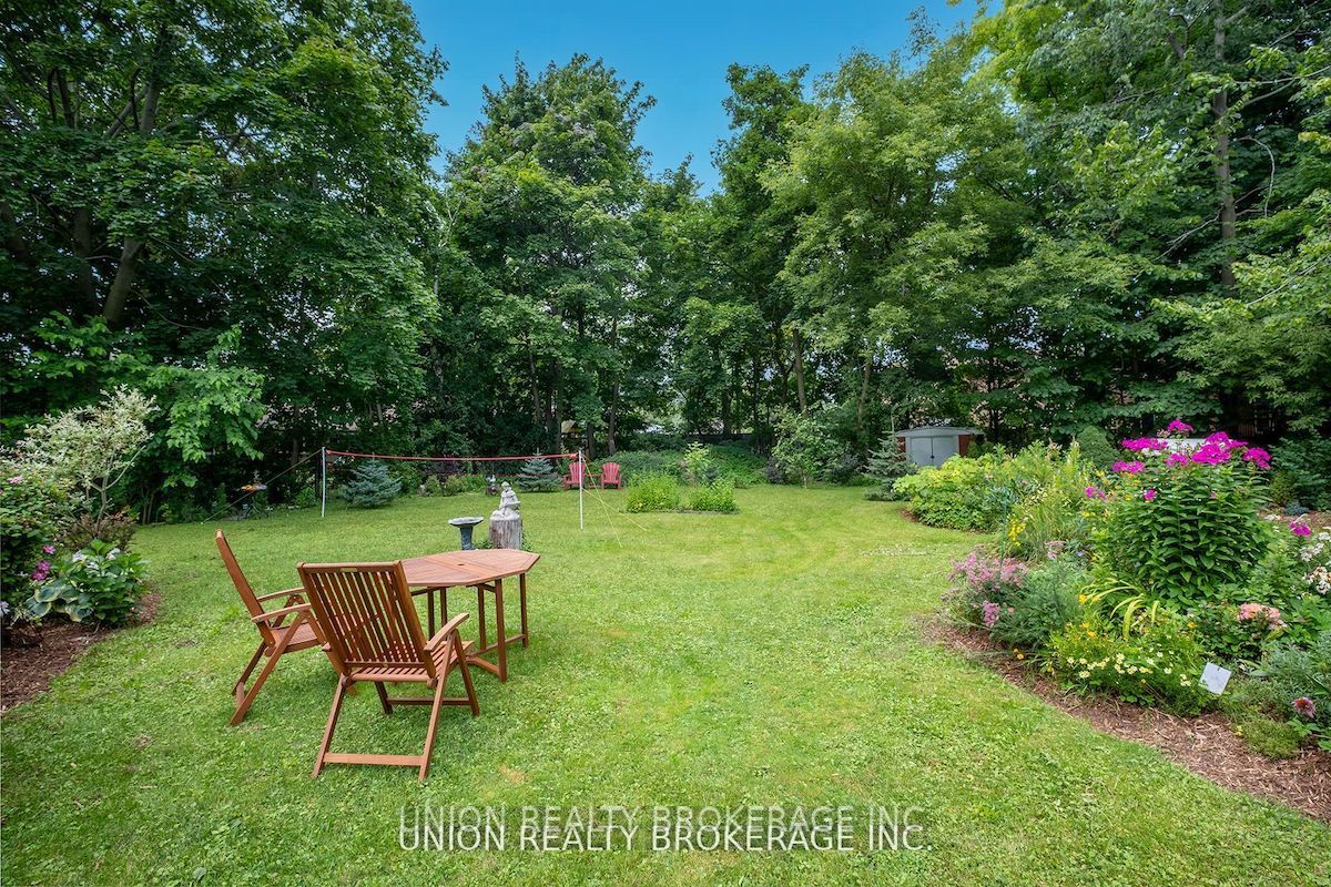 64 Dunstall Cres