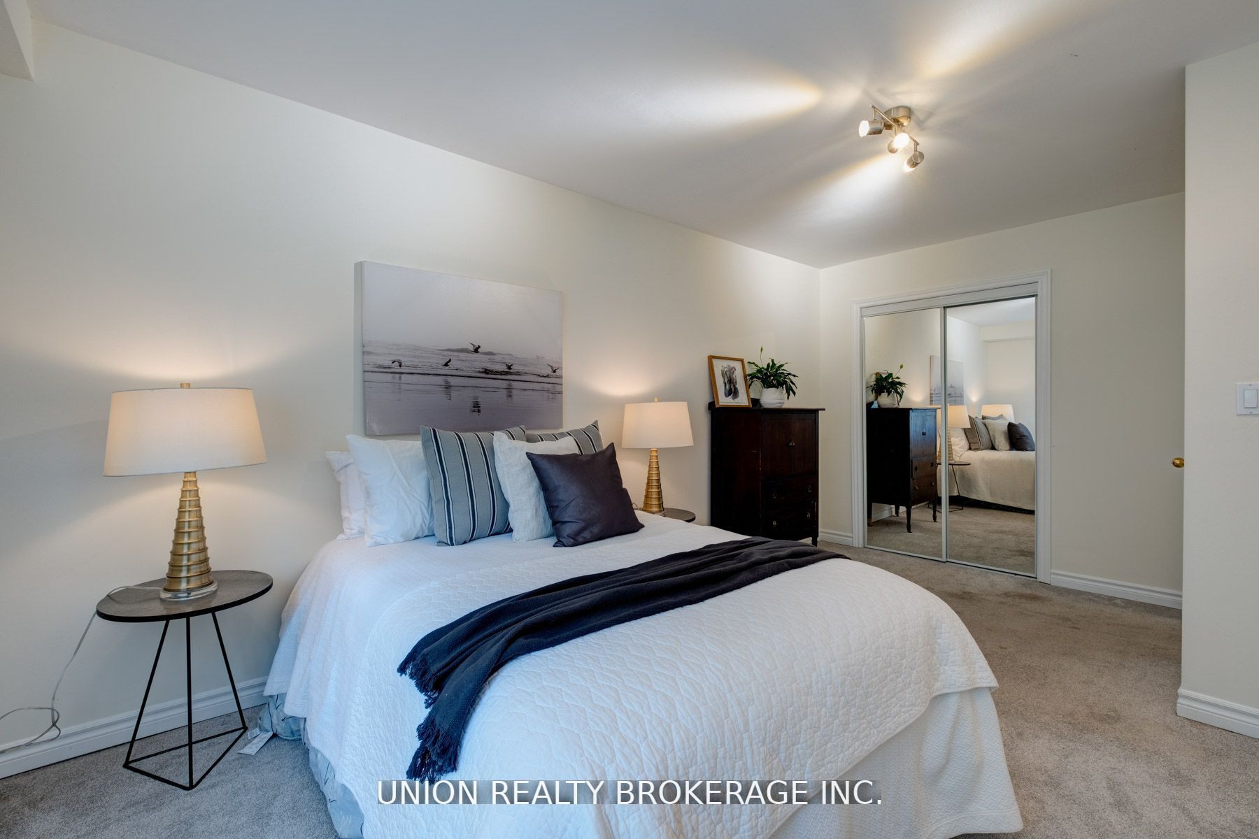 64 Dunstall Cres