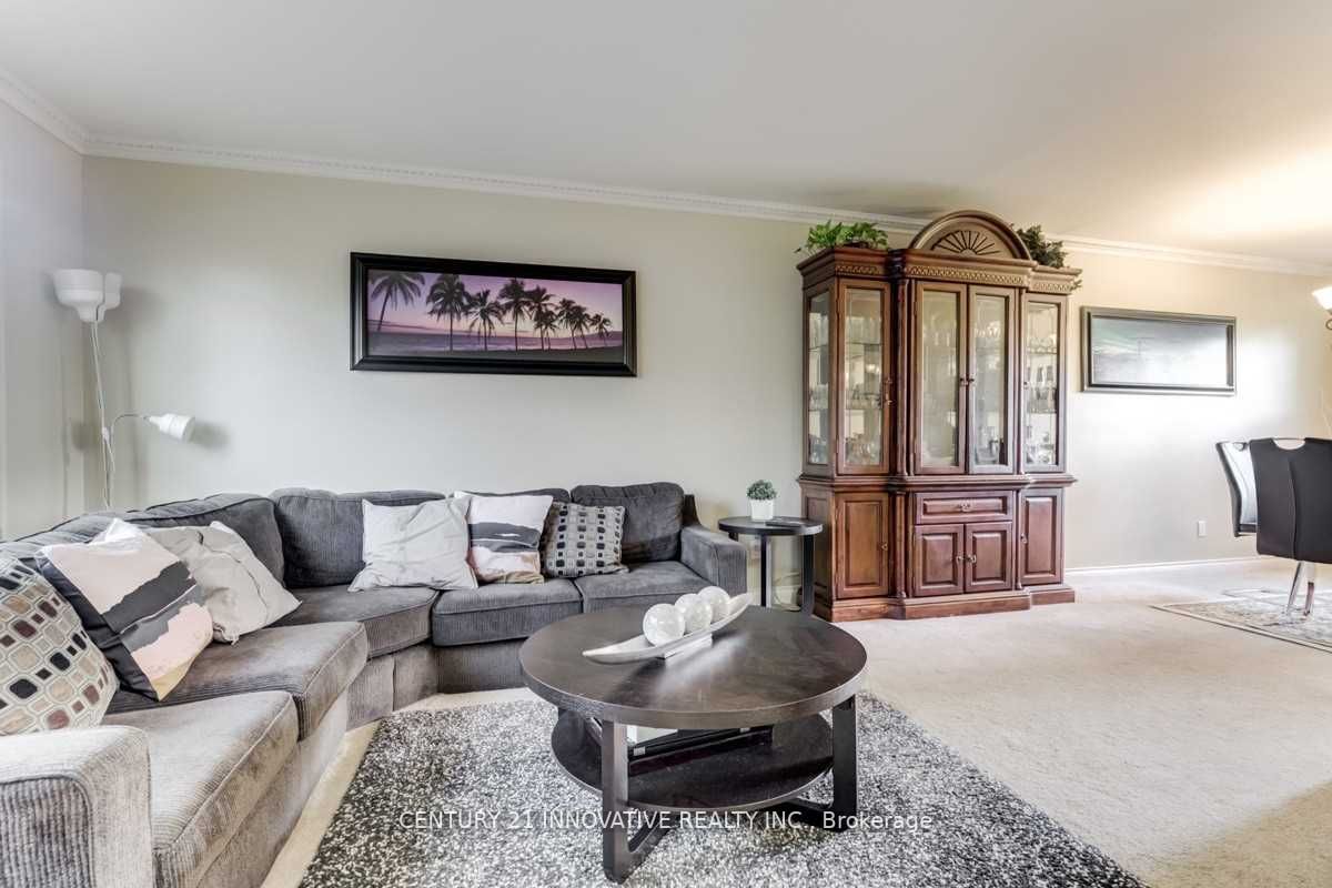 35 Kirkdene Dr