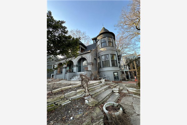3025 Queen St E, Toronto