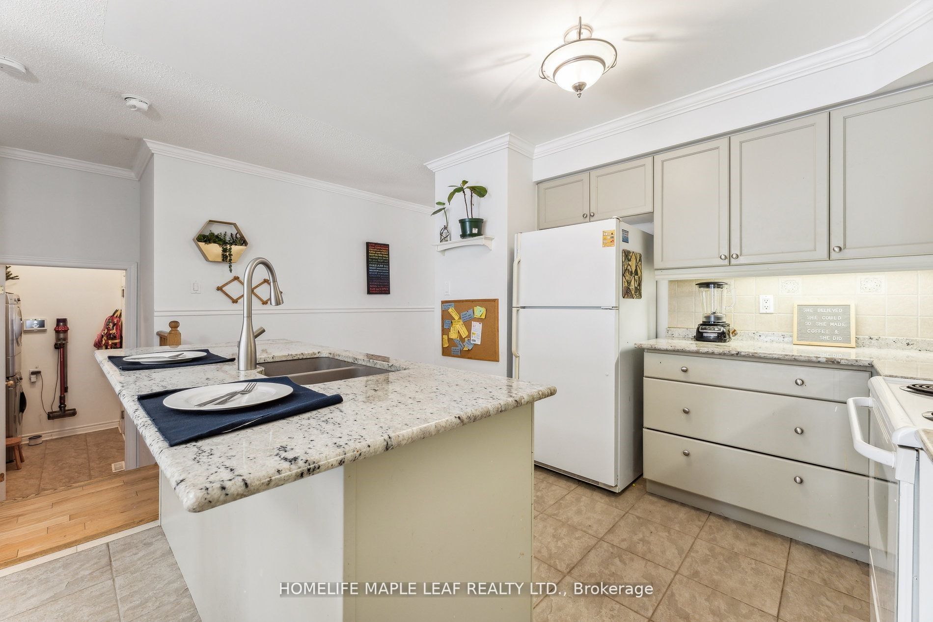 350 Lakebreeze Dr, #8