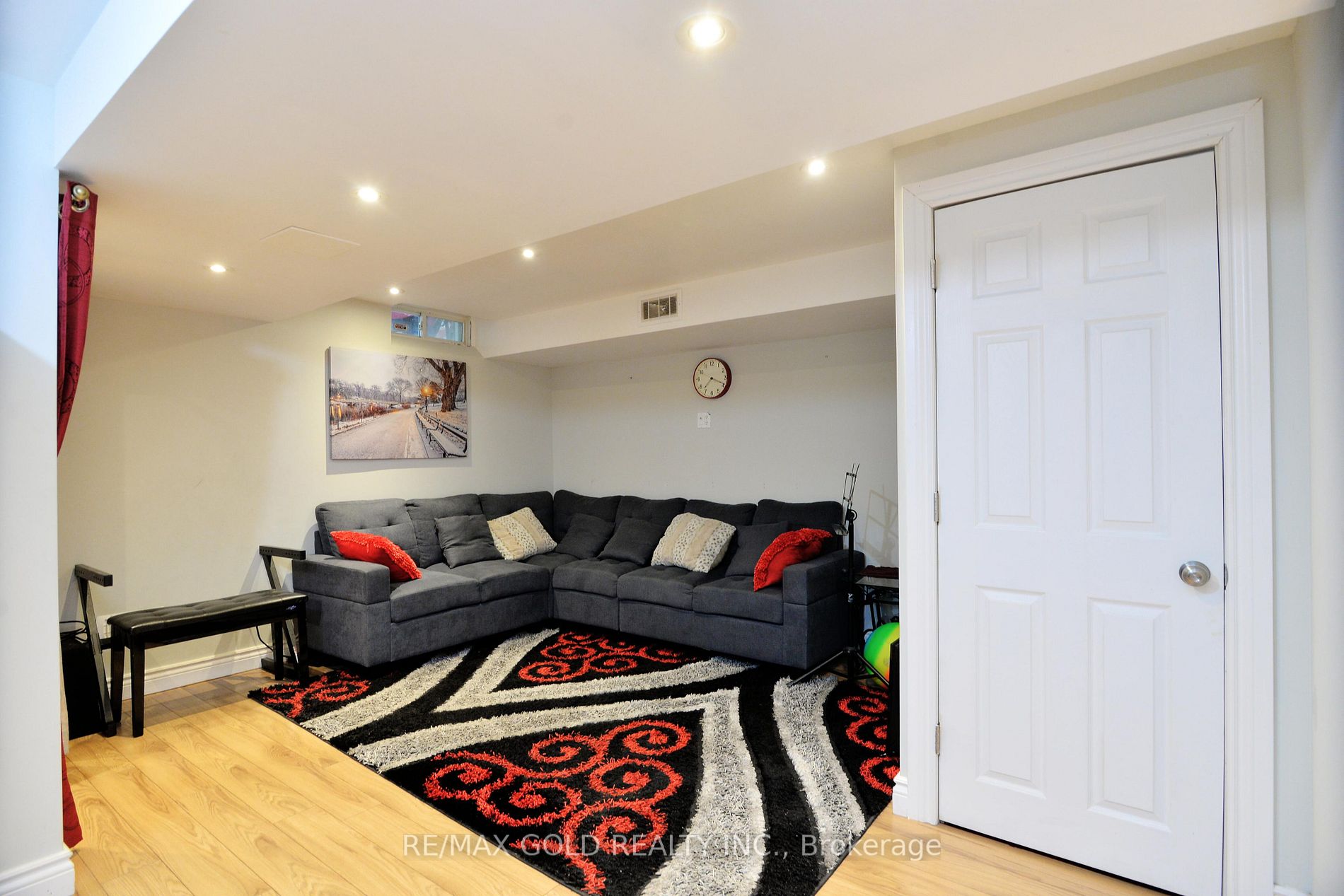 111 Whitefoot Crescent