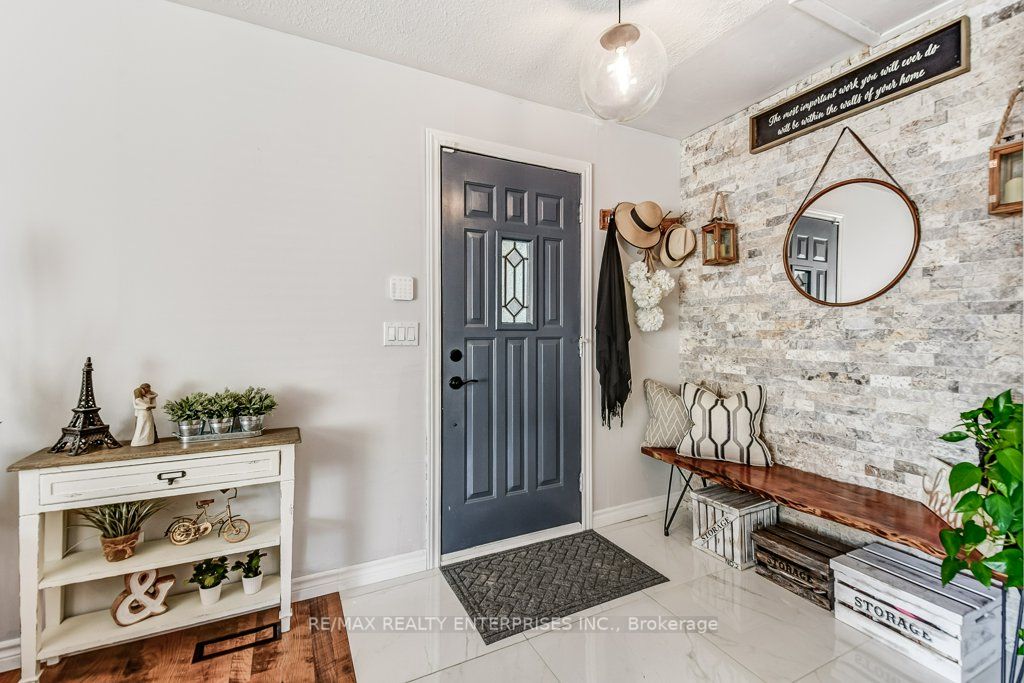 756 Ascot Ave