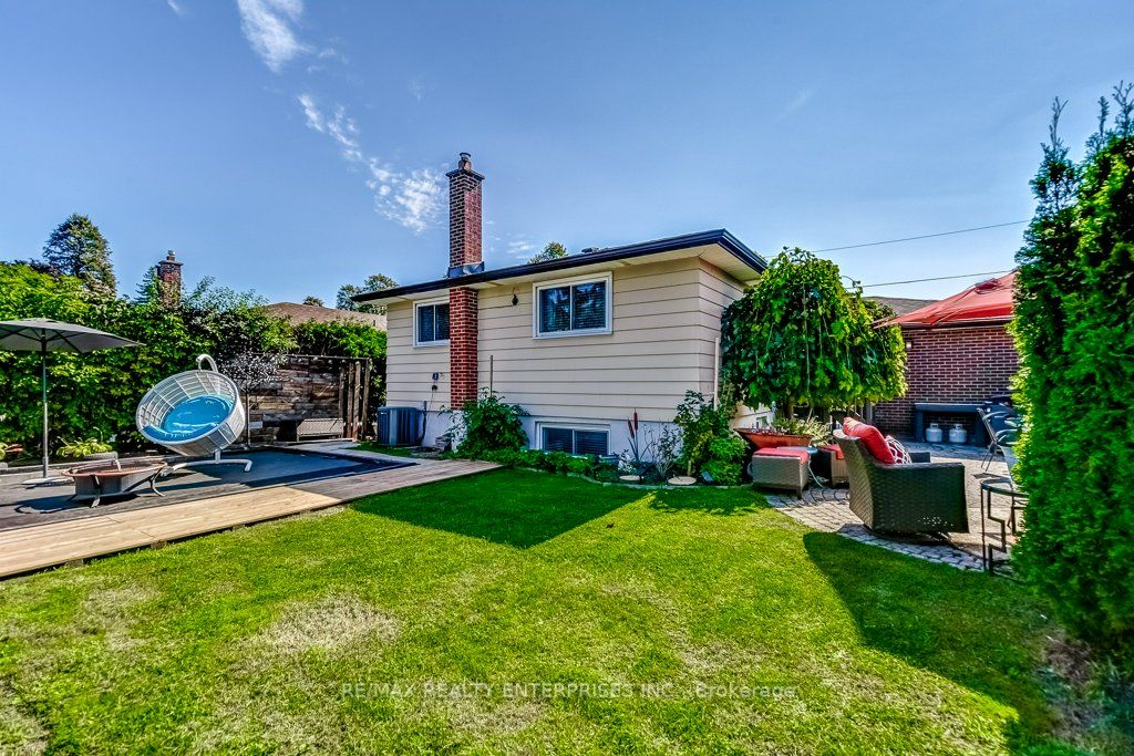 756 Ascot Ave
