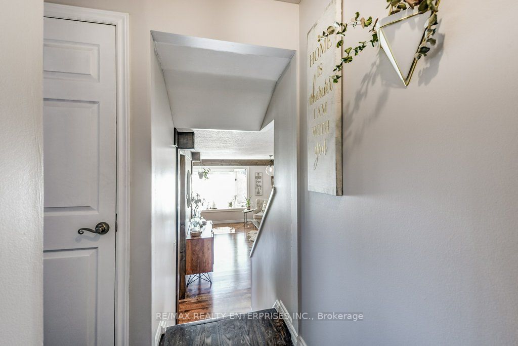 756 Ascot Ave