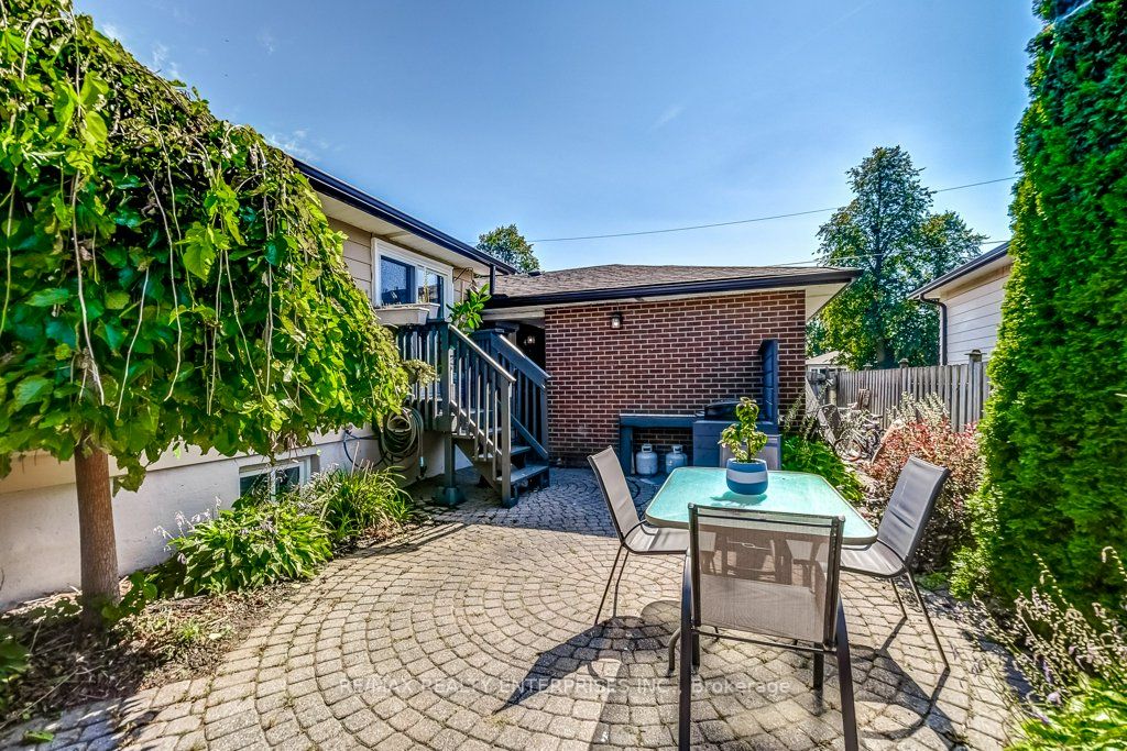 756 Ascot Ave