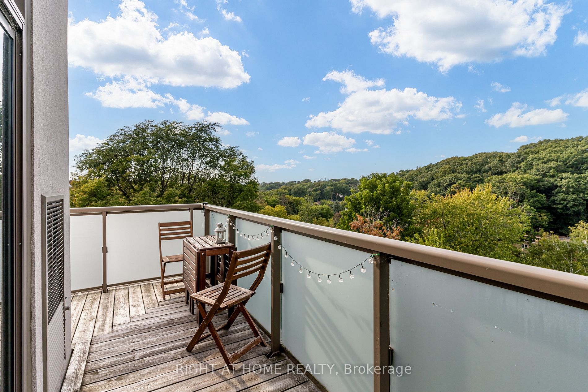 580 Kingston Rd, #406
