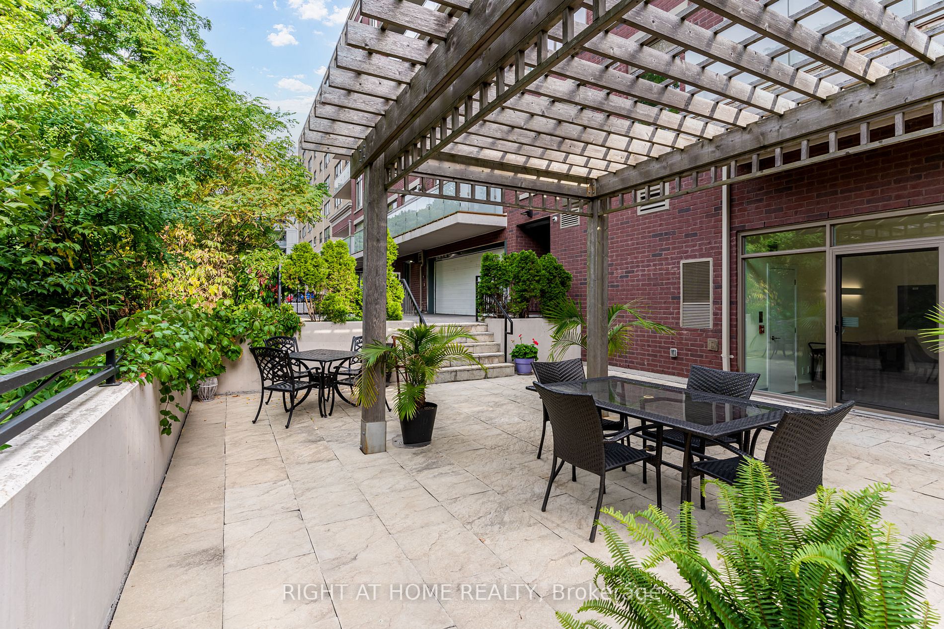 580 Kingston Rd, #406