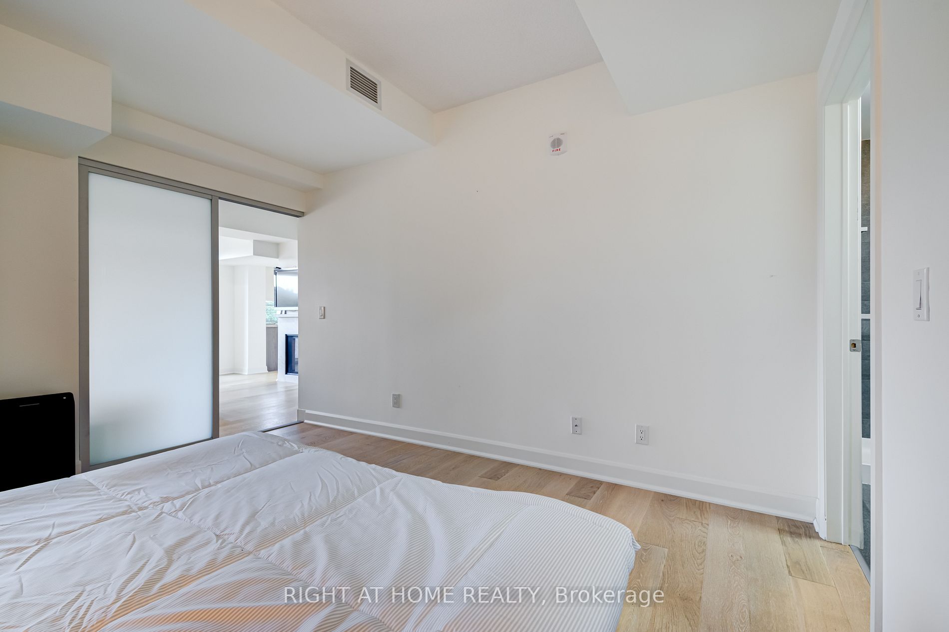 580 Kingston Rd, #406