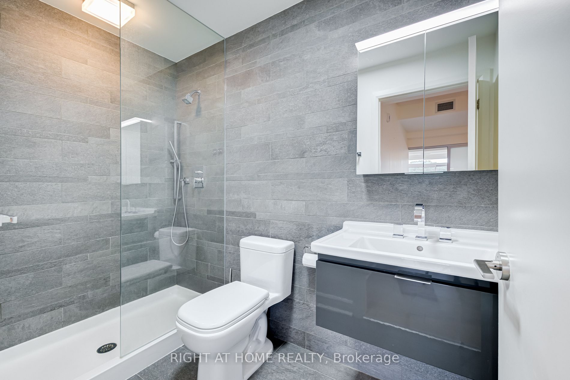 580 Kingston Rd, #406