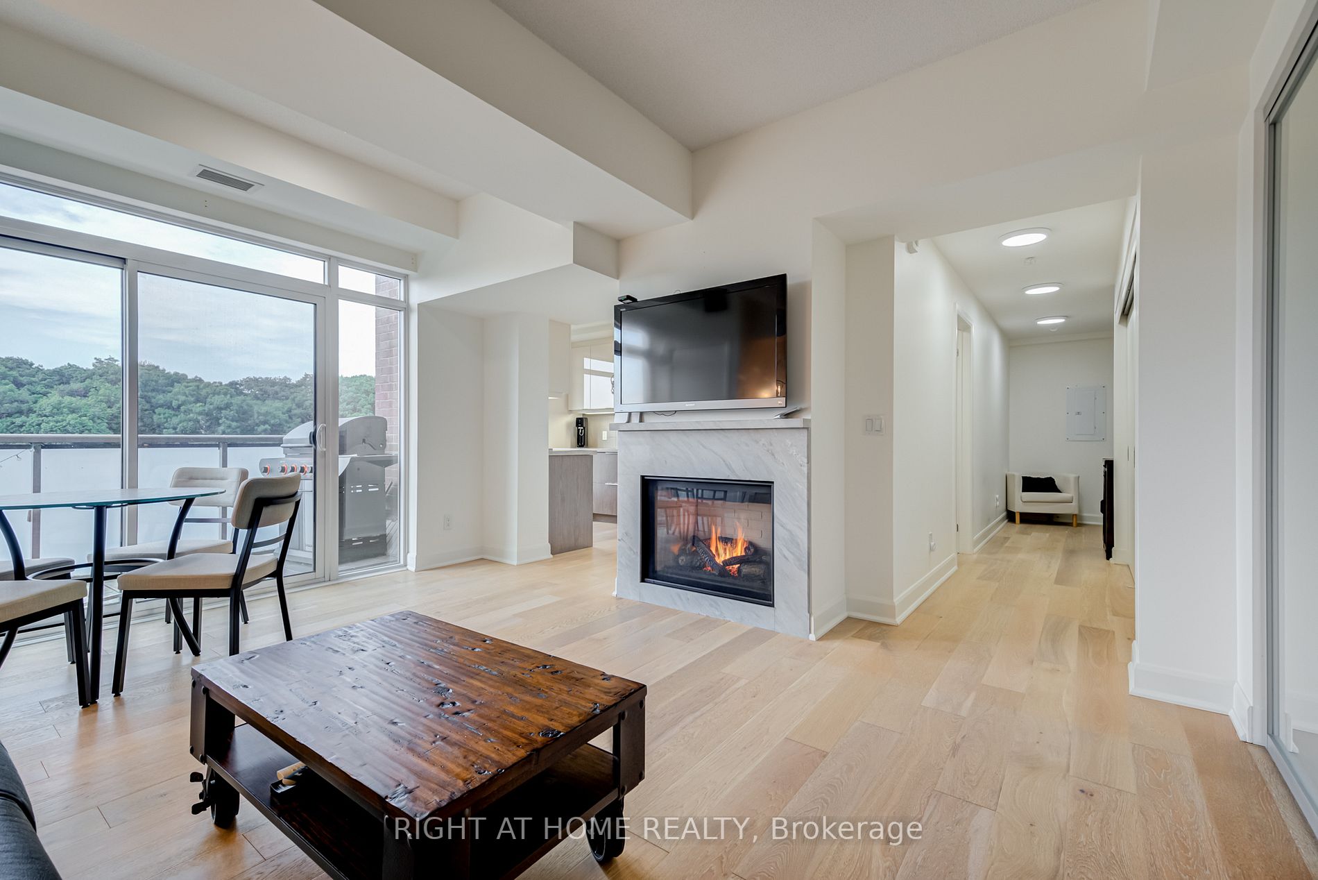 580 Kingston Rd, #406