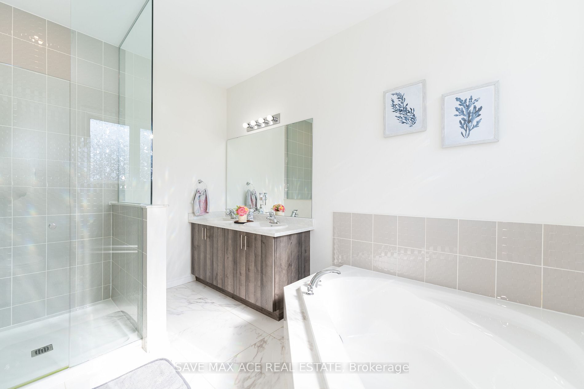 24 Hickling Lane