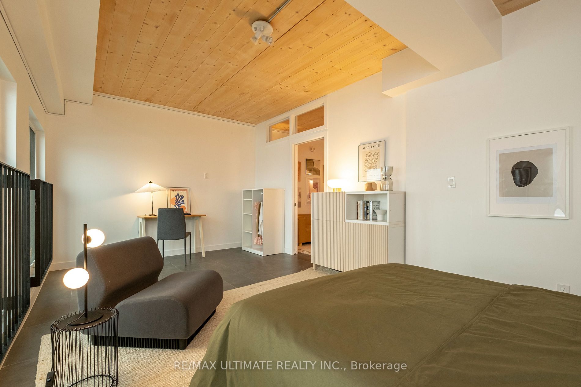 1602 Queen St E, #301